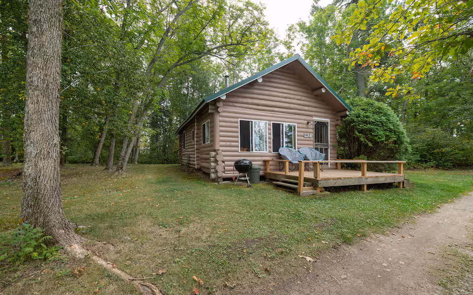 Waterfront cottage at King island Lodge on Lake of the Woods.