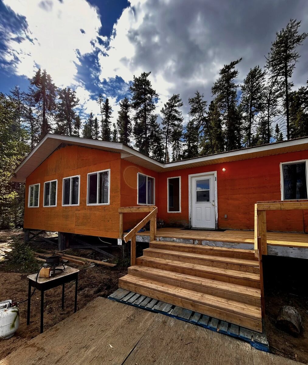 Lakeside cabin rentals in Ontario, Canada.