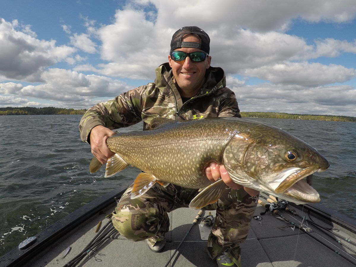 JIGGING UP FALL LAKE TROUT  Sunset Country, Ontario, Canada