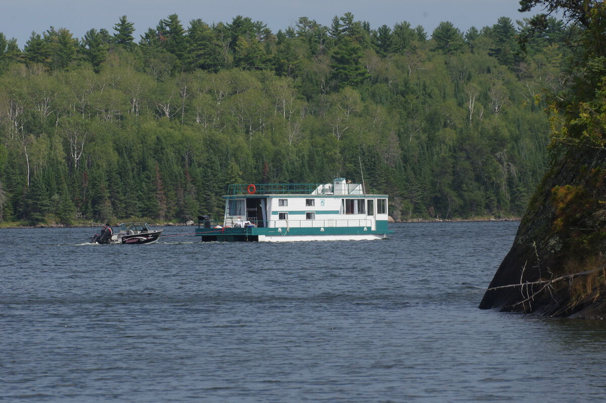 Houseboat rentals on Lake of the Woods