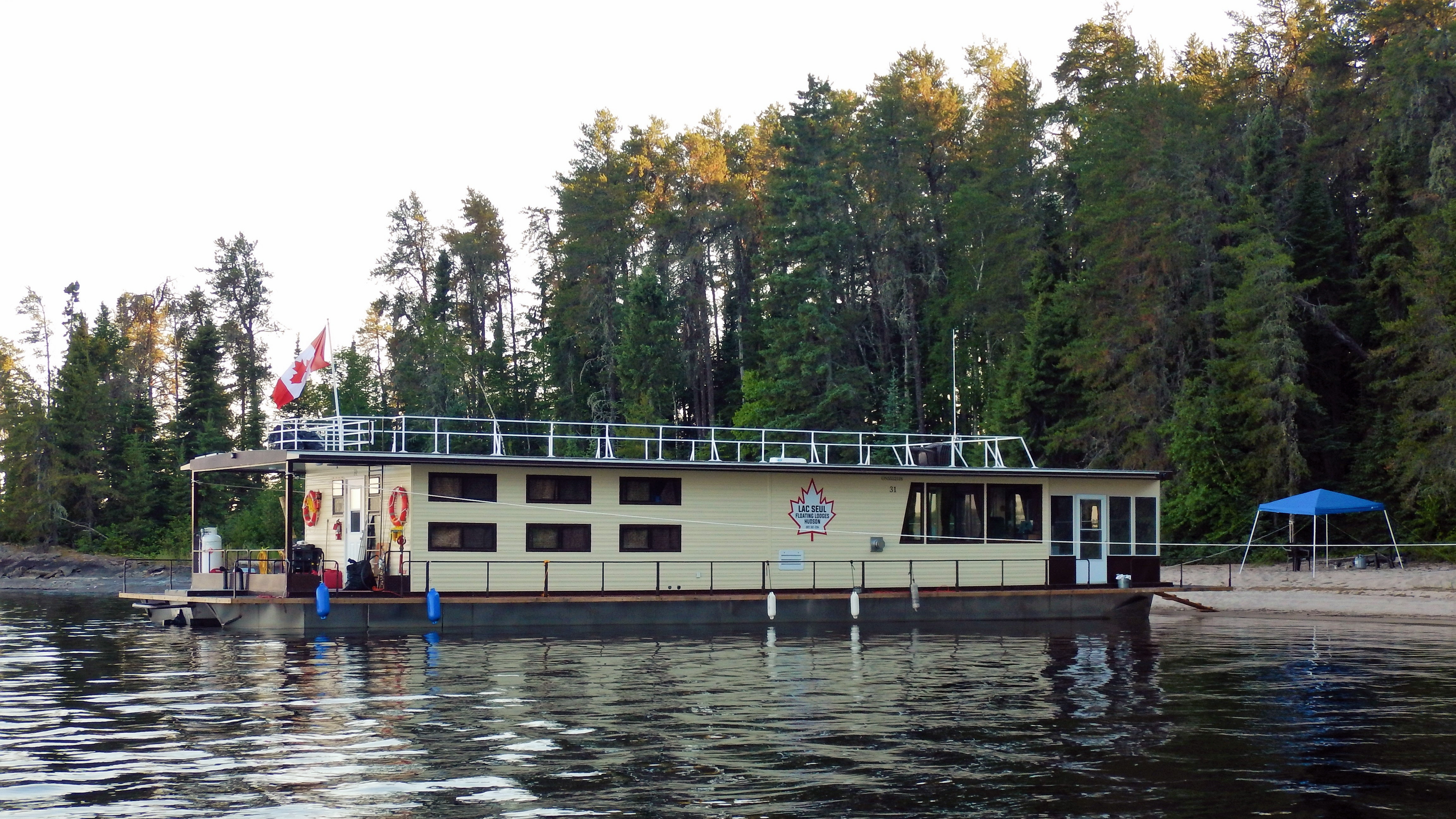 Lac Seul Floating Lodges | Sunset Country, Ontario, Canada